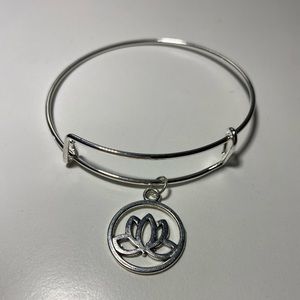 MareBeauty lotus flower bangle